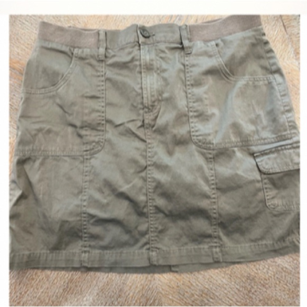 Croft & Barrow Army Green Skort. Large
Lowest price will be removing off line